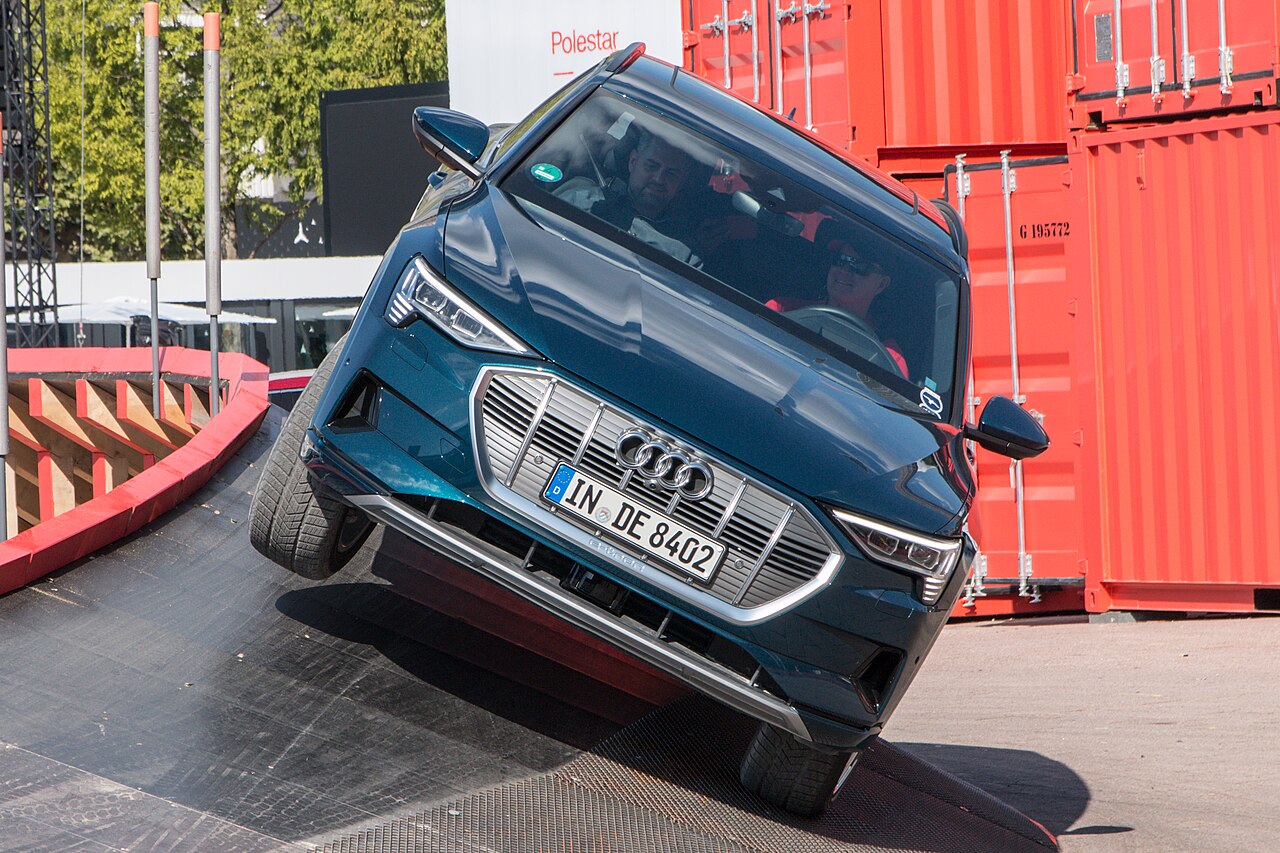 Audi E-tron 50 Quattro ảnh 1