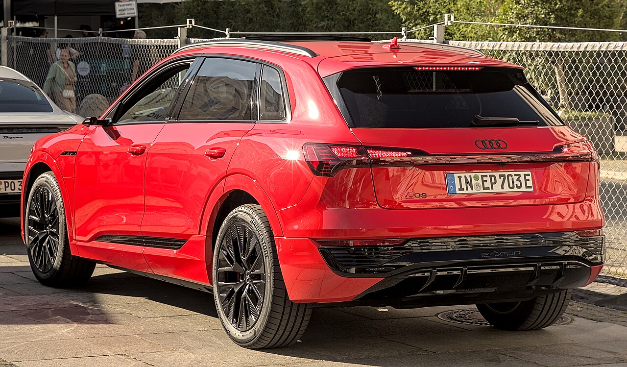 Audi Q8 E-tron 55 Quattro Advanced ảnh 2