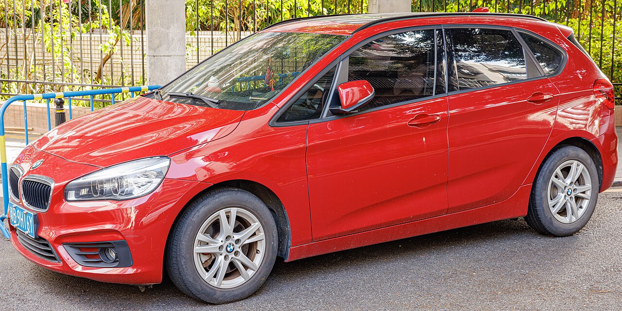 BMW 2 Series 218i Active Tourer ảnh 2