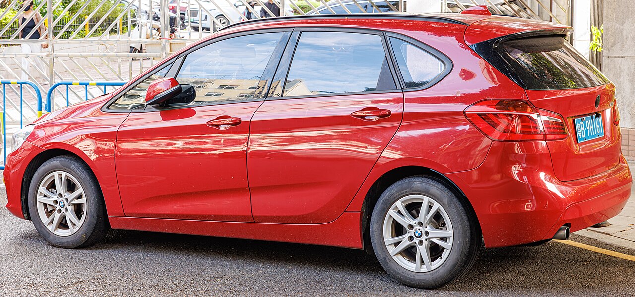 BMW 2 Series 218i Active Tourer ảnh 3