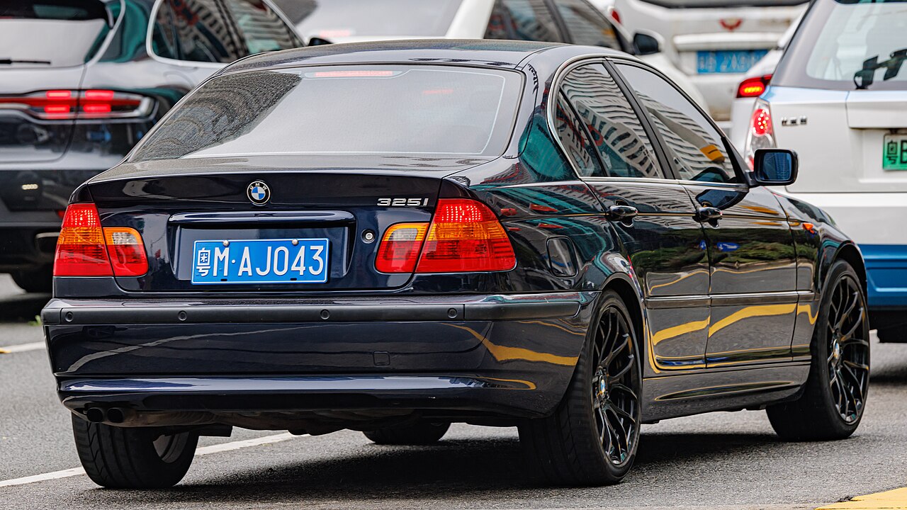 BMW 3 Series 325i ảnh 3
