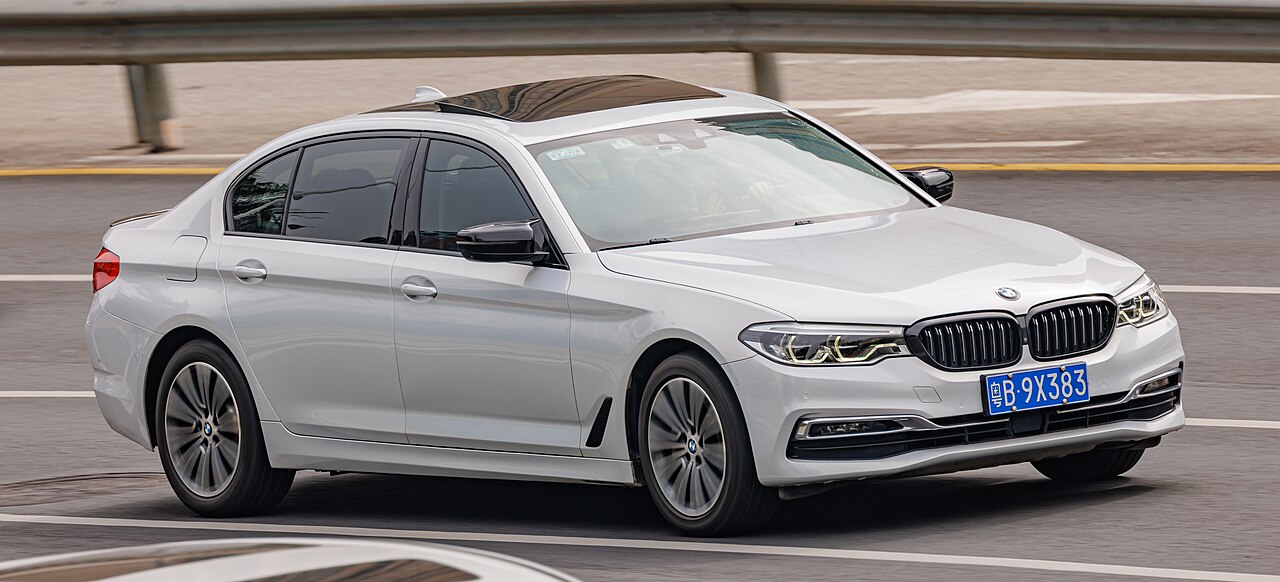 BMW 5 Series 528i GT ảnh 2