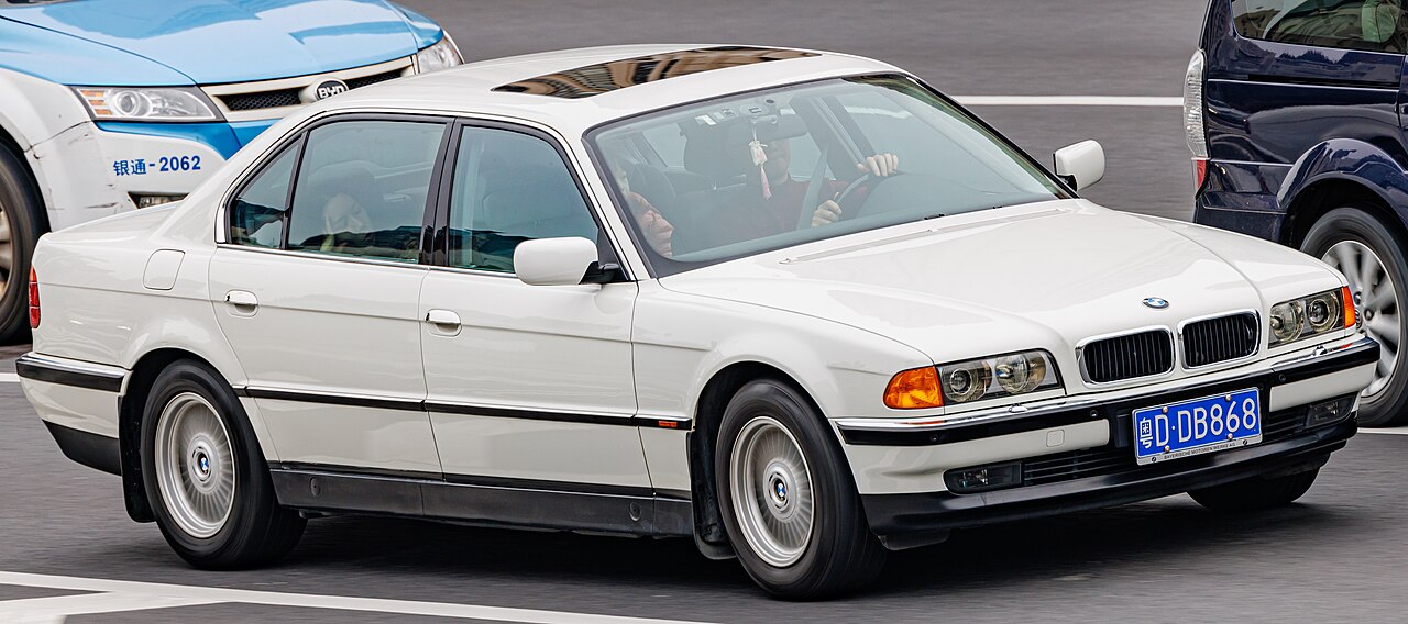BMW 7 Series 740Li ảnh 1