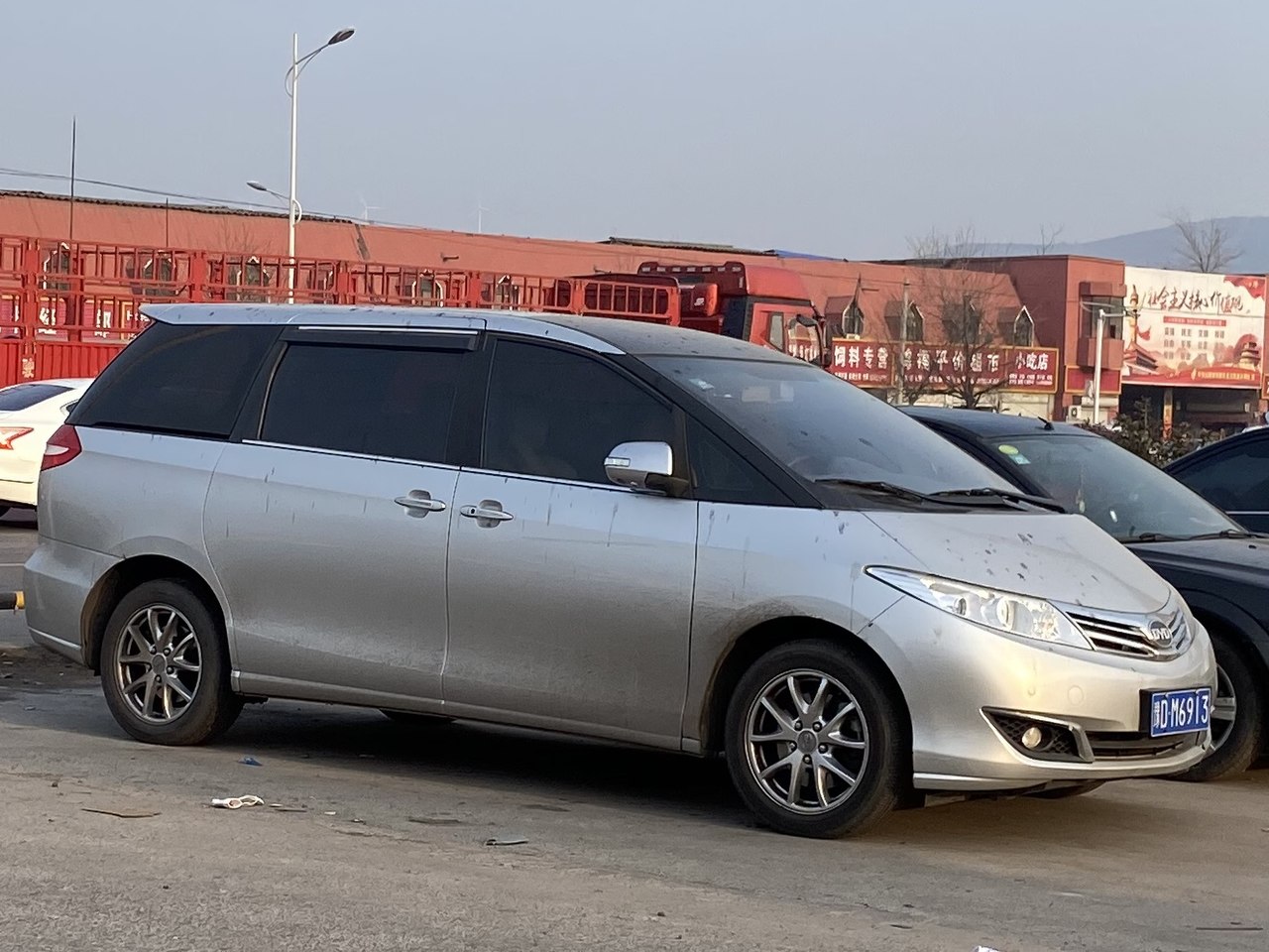 BYD M6 Standard