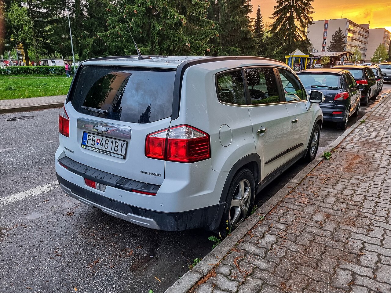 Chevrolet Orlando LT 1.8 MT ảnh 3