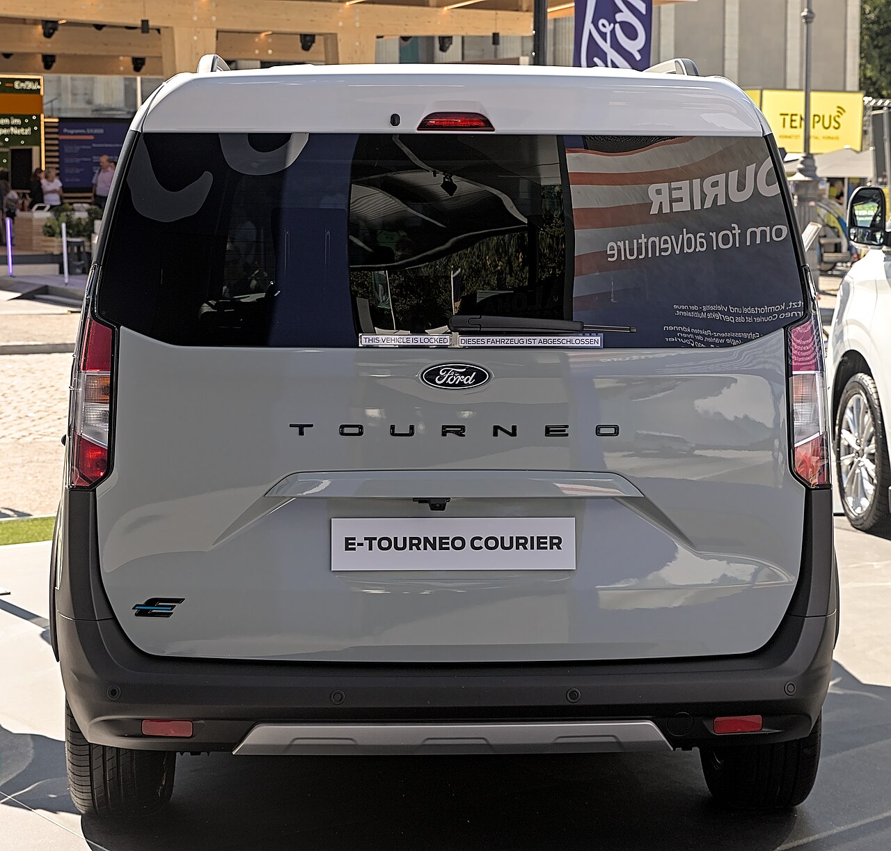 Ford Tourneo Trend 2.0 AT ảnh 3