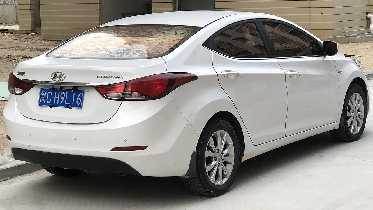 Hyundai Elantra 1.6 MT ảnh 3