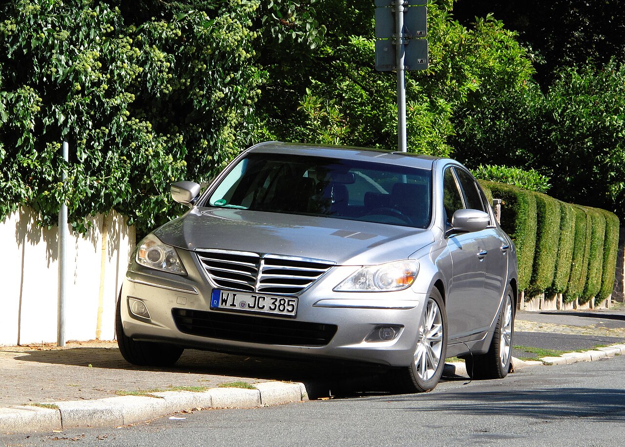 Hyundai Genesis 2.0 AT ảnh 1