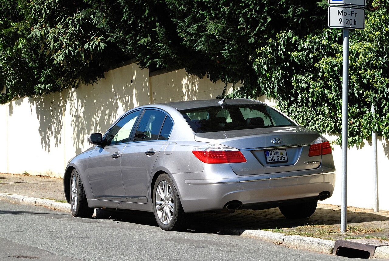 Hyundai Genesis 2.0 AT ảnh 2