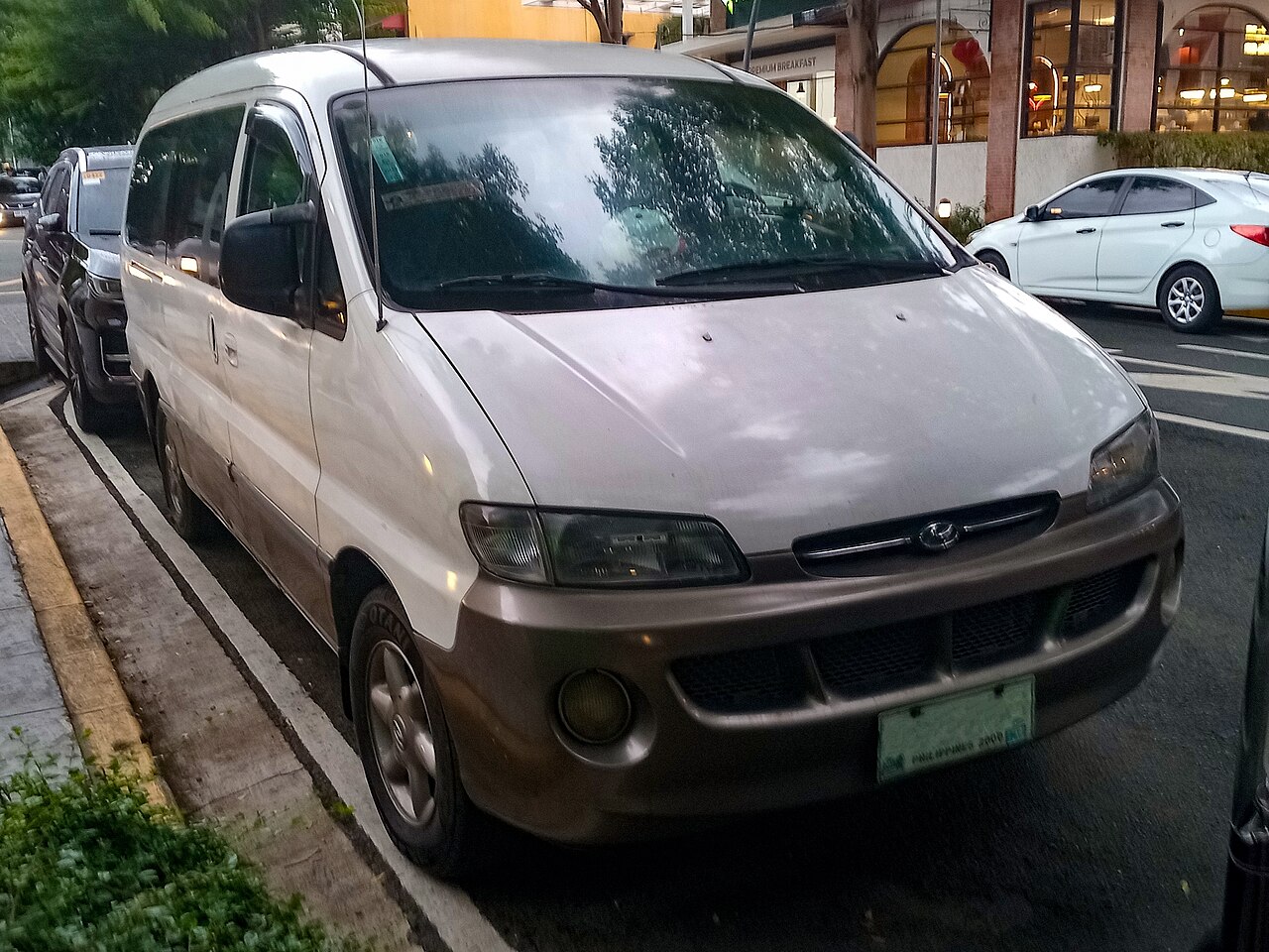 Hyundai Starex 2.5 MT ảnh 1