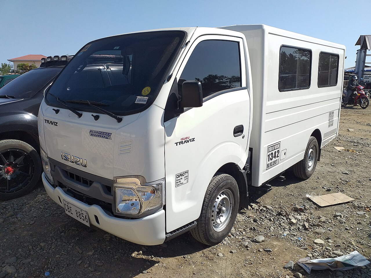 Isuzu NLR ảnh 2