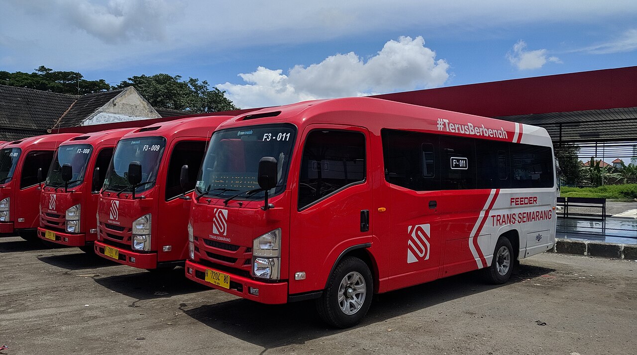 Isuzu NLR ảnh 3