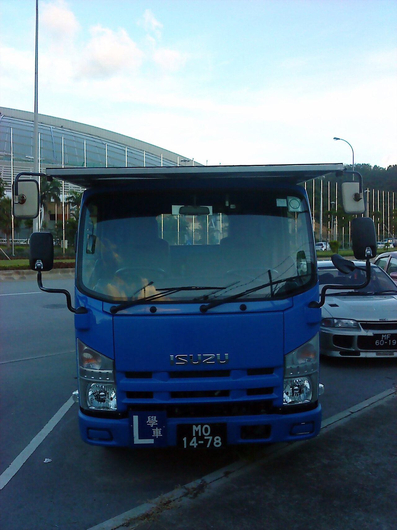 Isuzu NMR ảnh 2