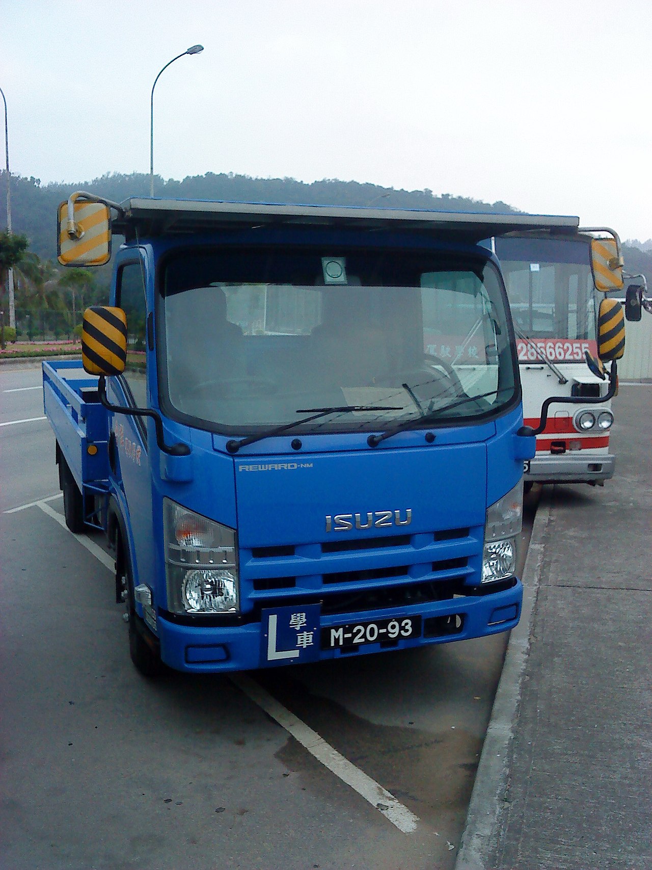 Isuzu NMR ảnh 3