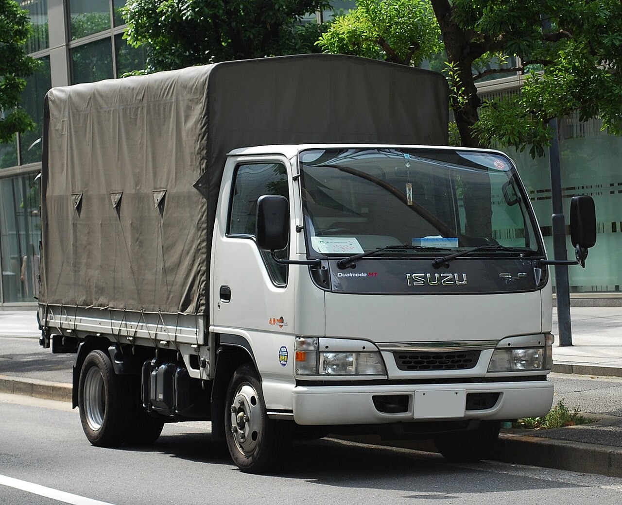 Isuzu NPR ảnh 2