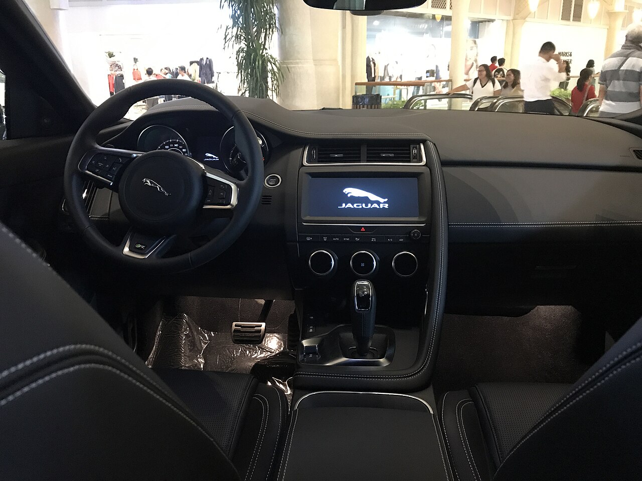 Jaguar E-Pace R-Dynamic P250 AWD ảnh 1