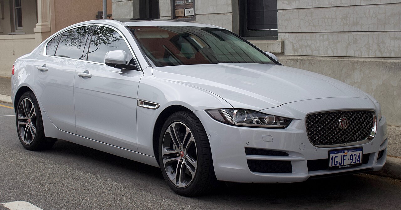 Jaguar XE 2.0 T ảnh 1
