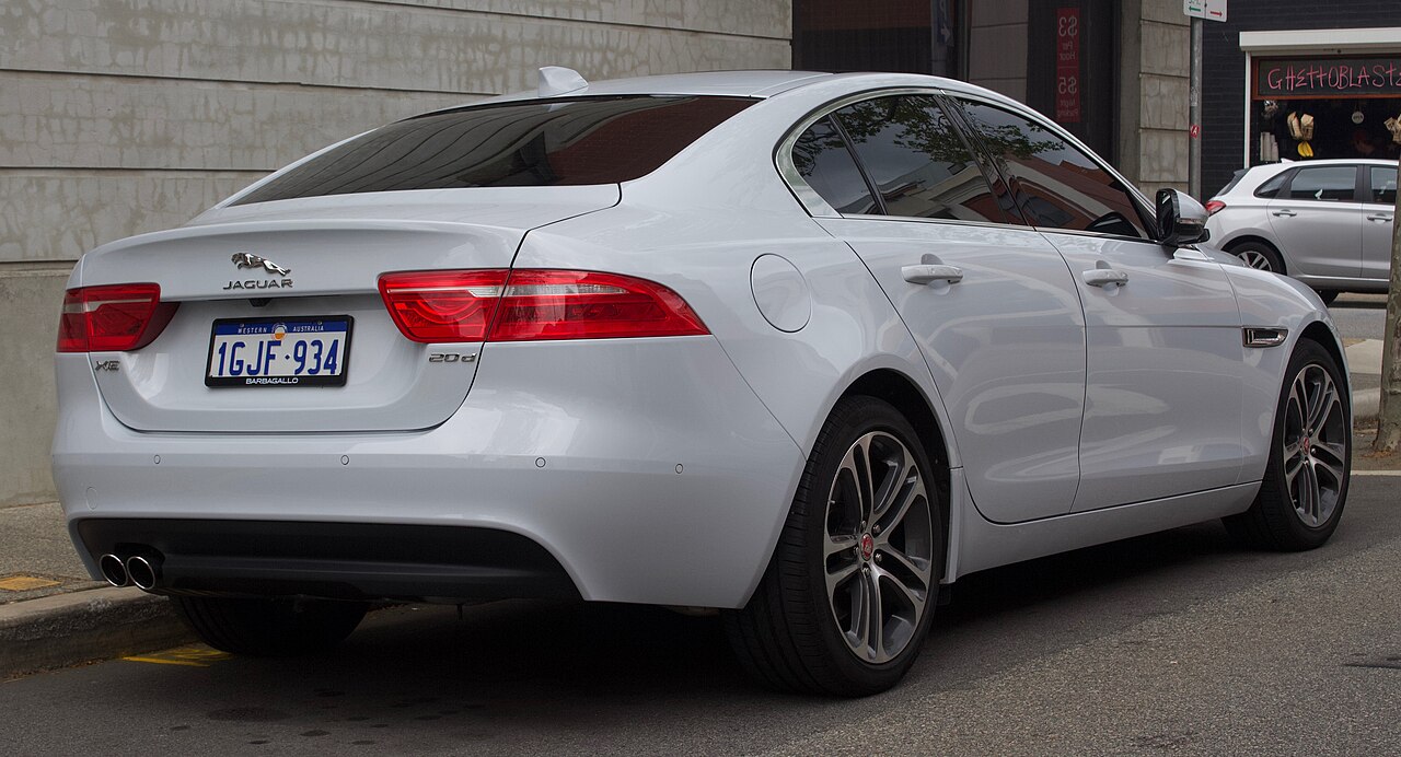 Jaguar XE 2.0 T ảnh 2