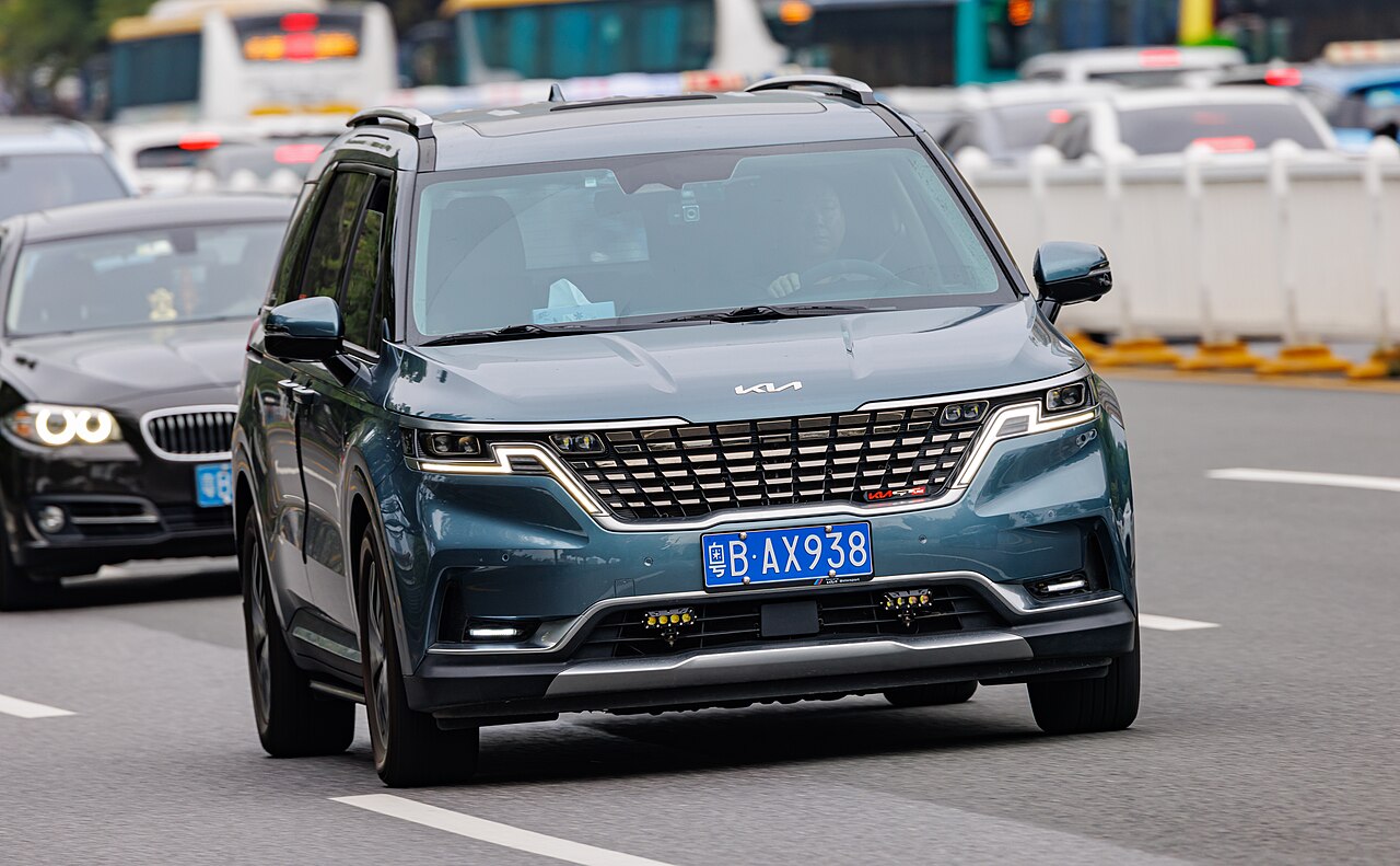 Kia Carnival Premium 2.2D 8S ảnh 2
