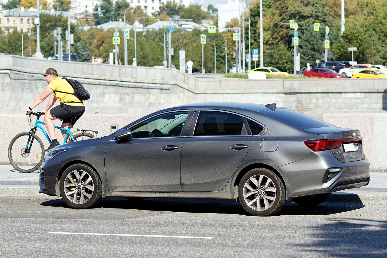 Kia Cerato 1.6 MT ảnh 2
