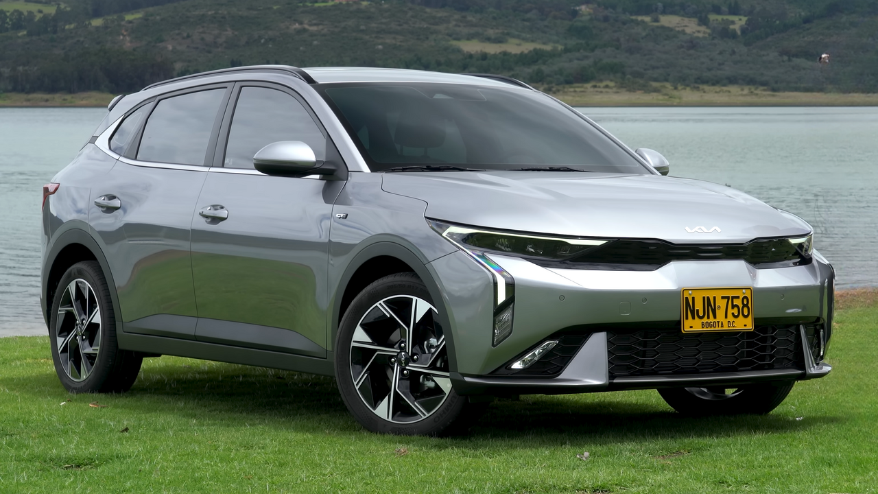 Kia K3 Deluxe 1.6 MT ảnh 1