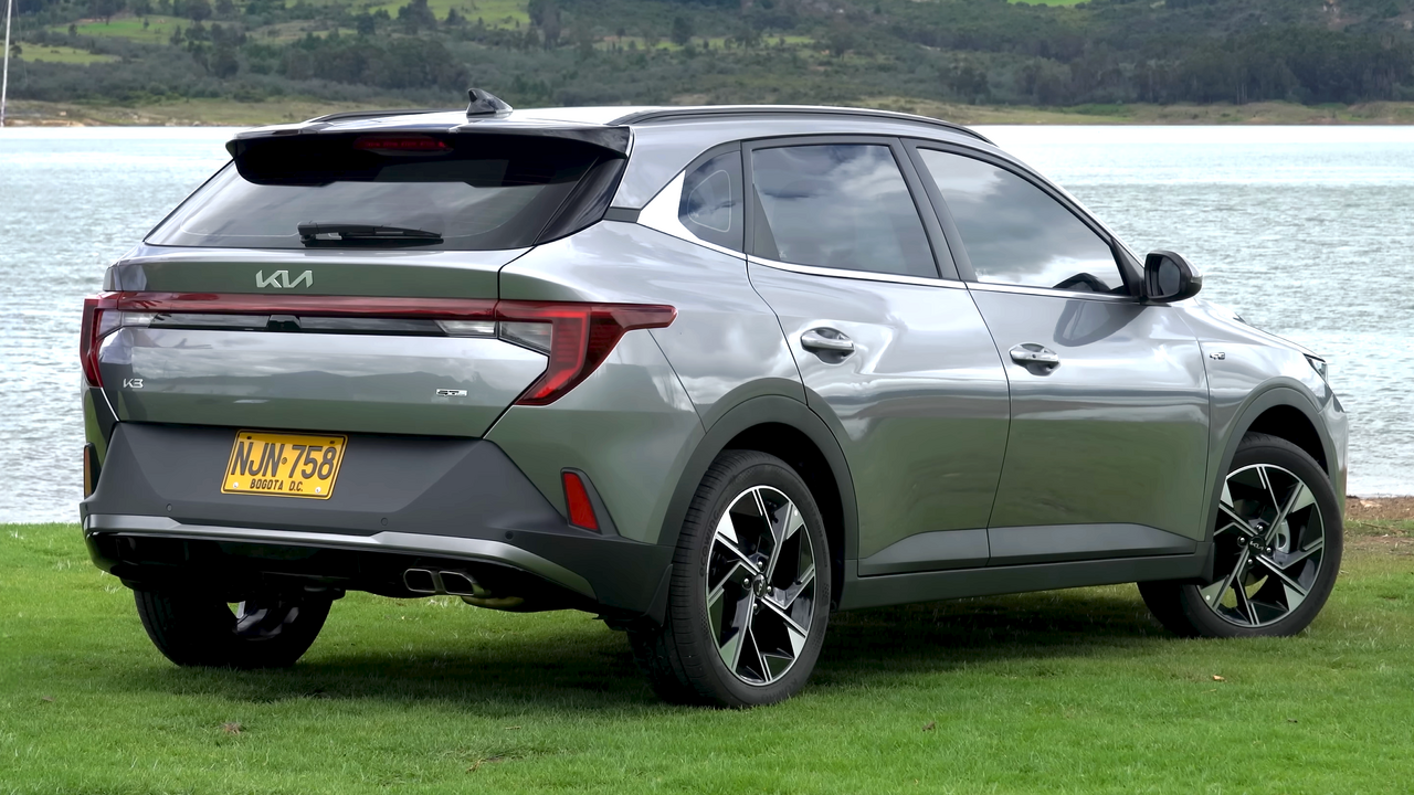 Kia K3 Deluxe 1.6 MT ảnh 2