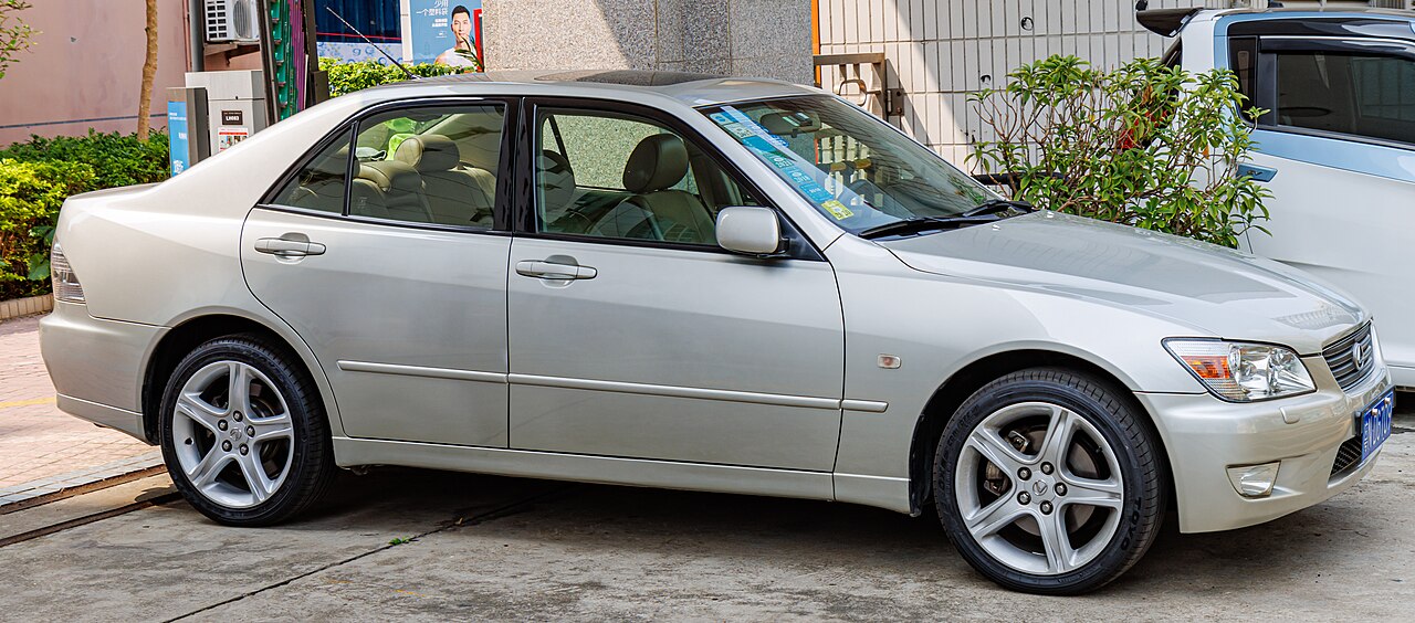 Lexus IS 300 Luxury ảnh 2