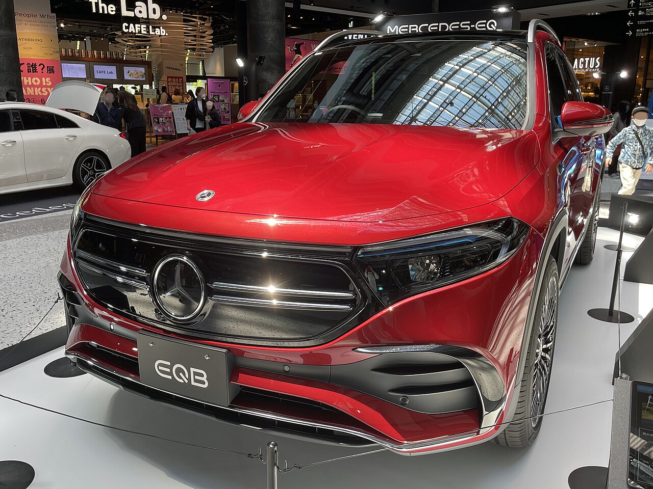 Mercedes-Benz EQB 250 ảnh 1