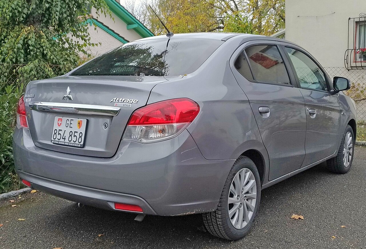 Mitsubishi Attrage 1.2 MT ảnh 3