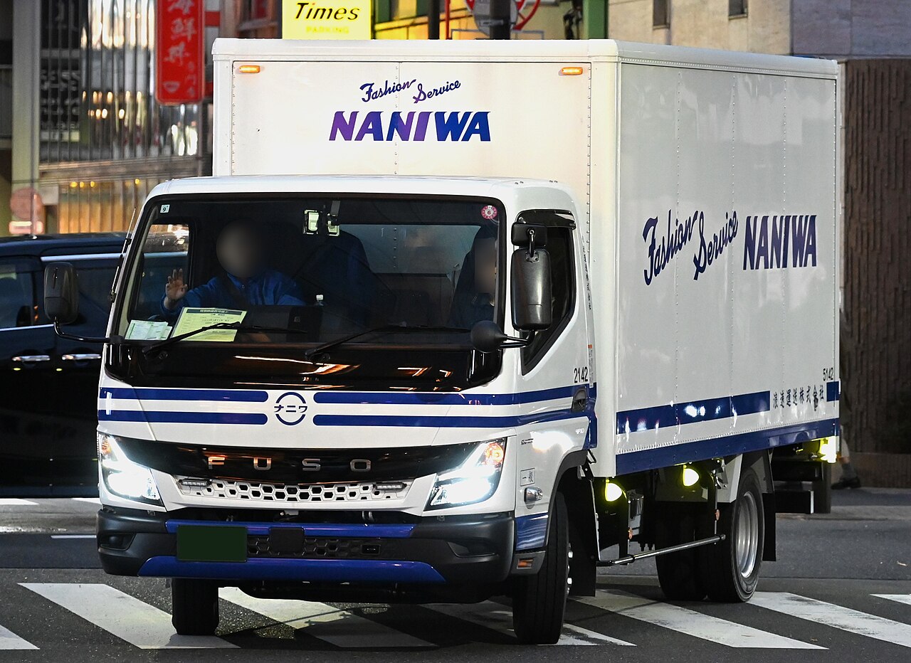 Mitsubishi Canter ảnh 2