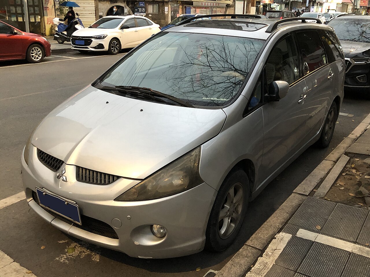 Mitsubishi Grandis 2.4 AT ảnh 3