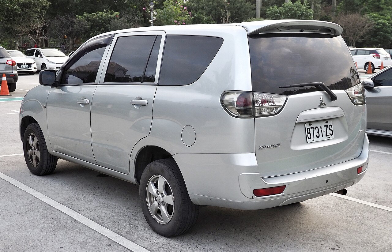 Mitsubishi Zinger GLS 2.4 AT ảnh 2