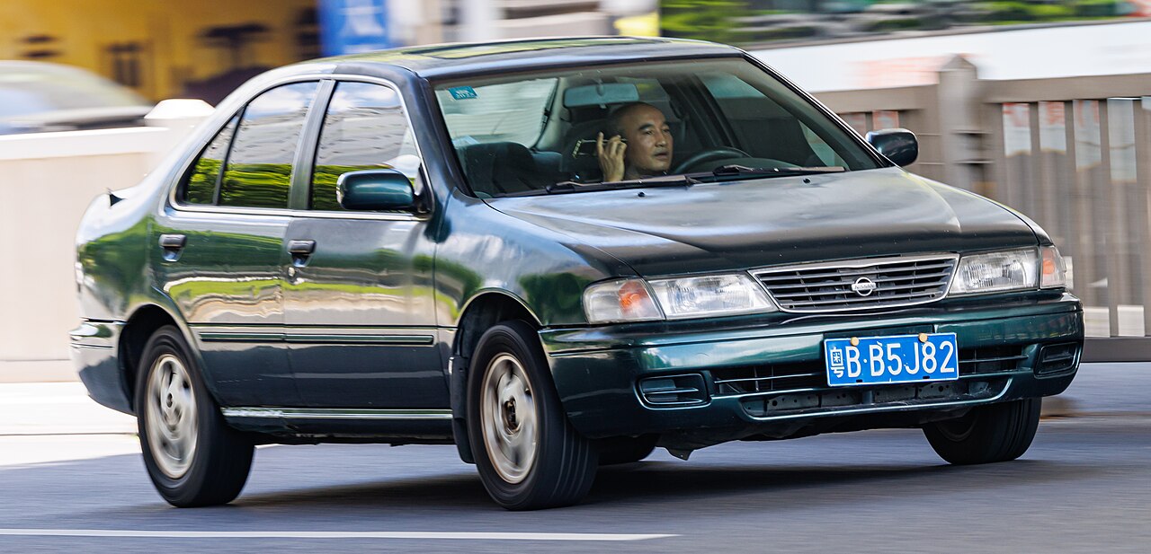 Nissan Sunny XV ảnh 3