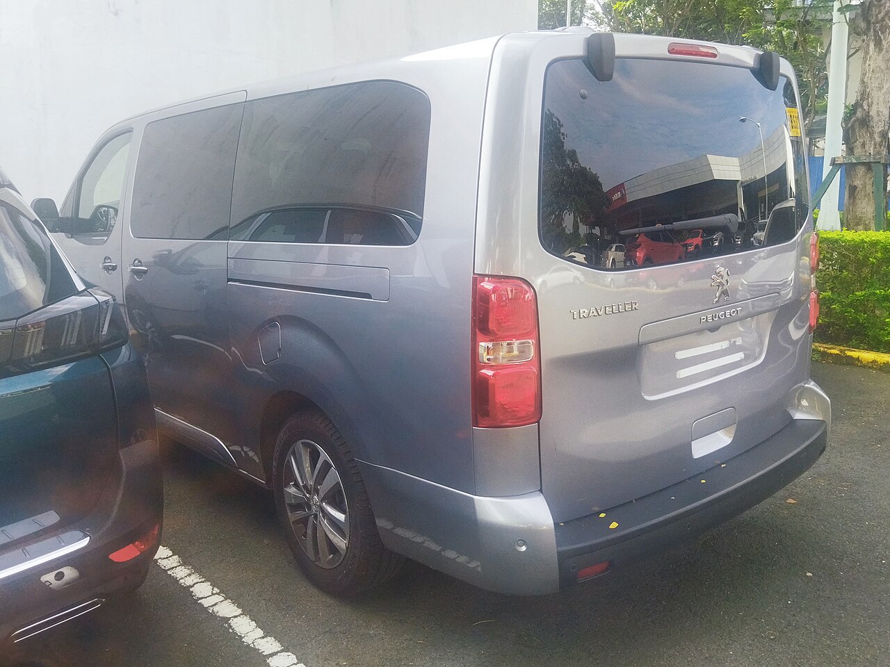Peugeot Traveller Premium ảnh 2