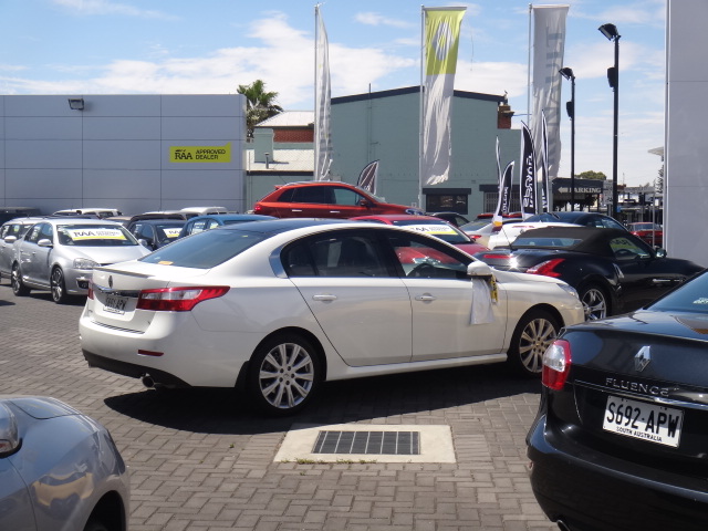 Renault Latitude 2.0 AT ảnh 3