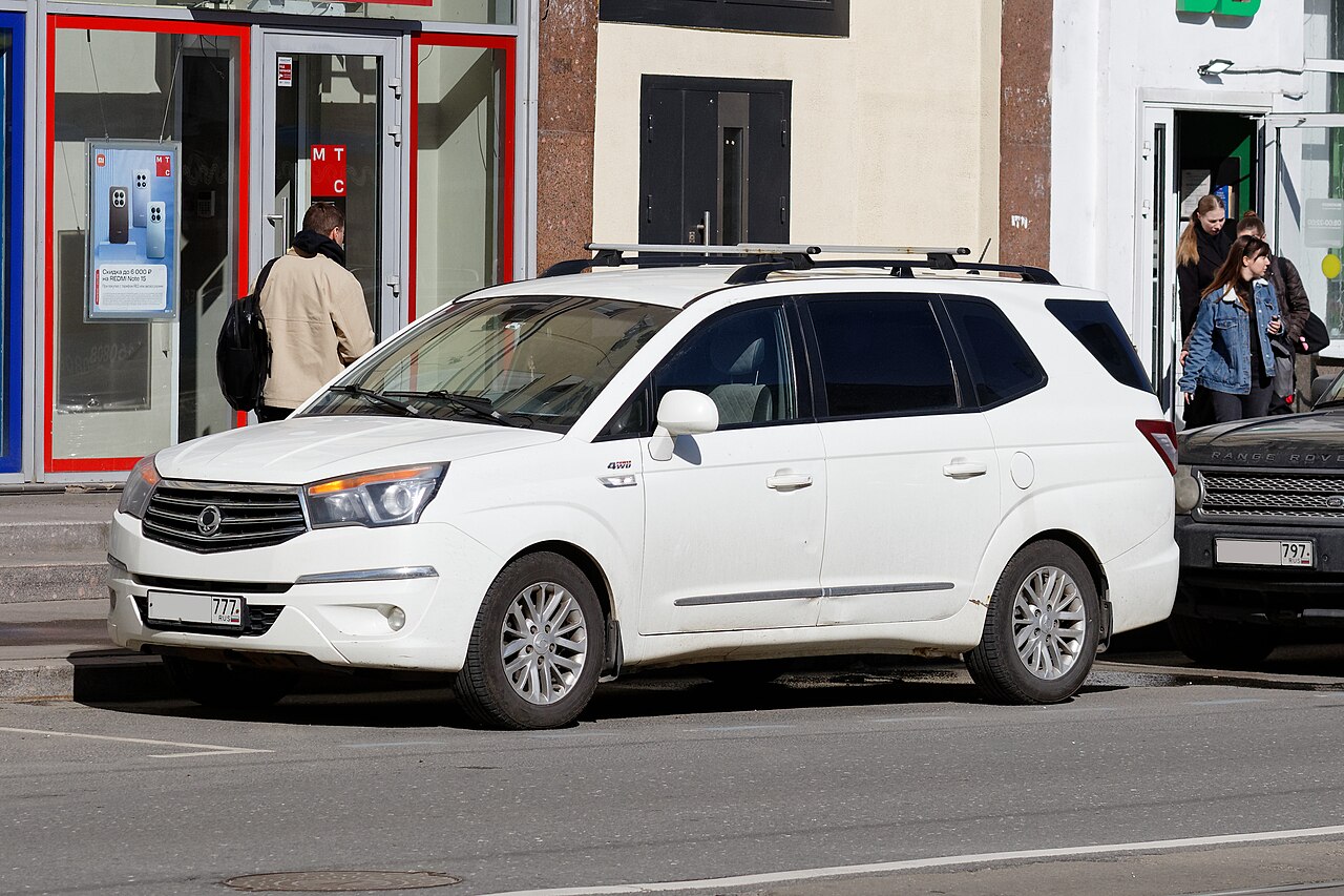 Ssangyong Stavic 2.0 MT ảnh 1