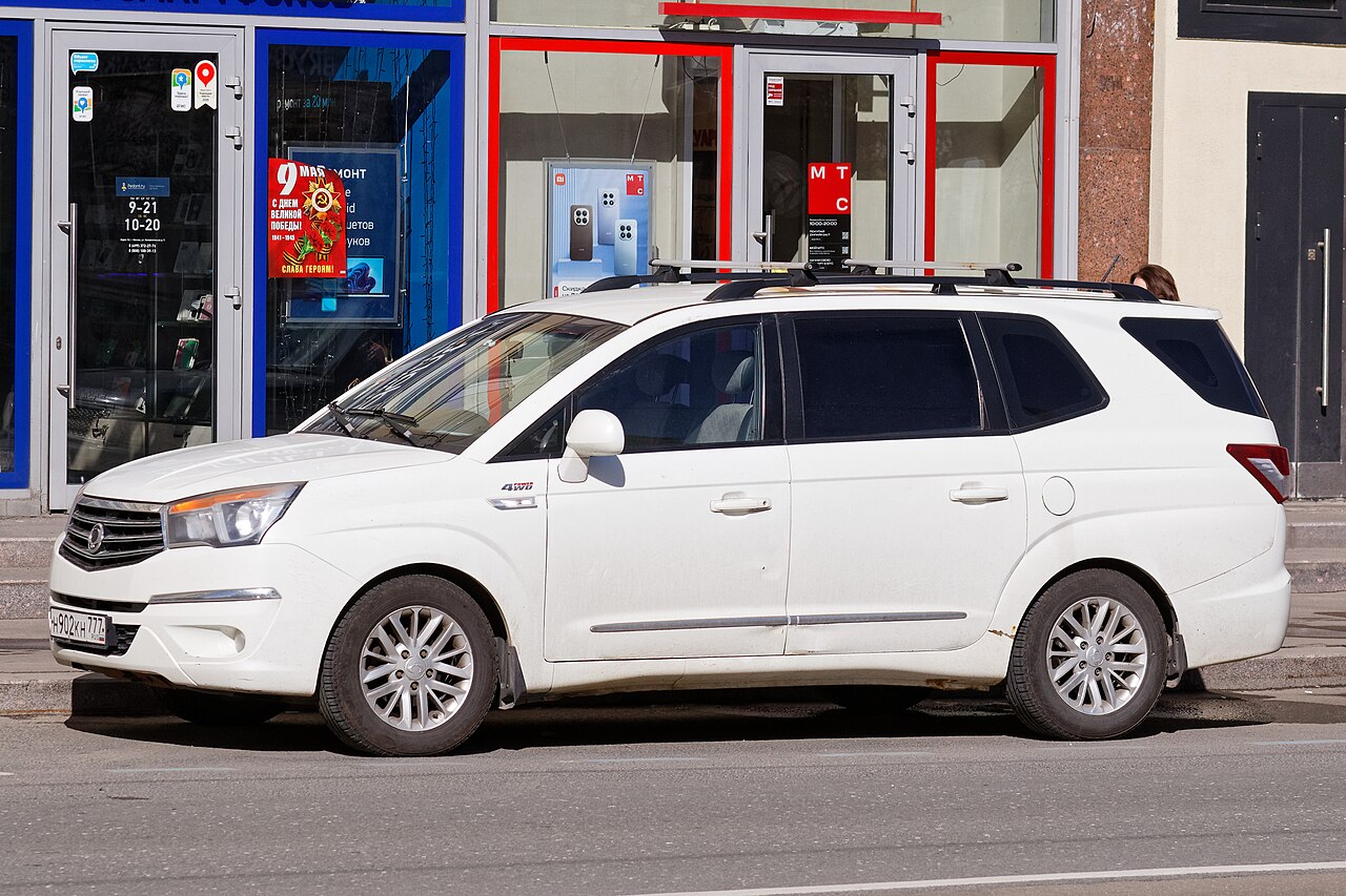 Ssangyong Stavic 2.0 MT ảnh 2