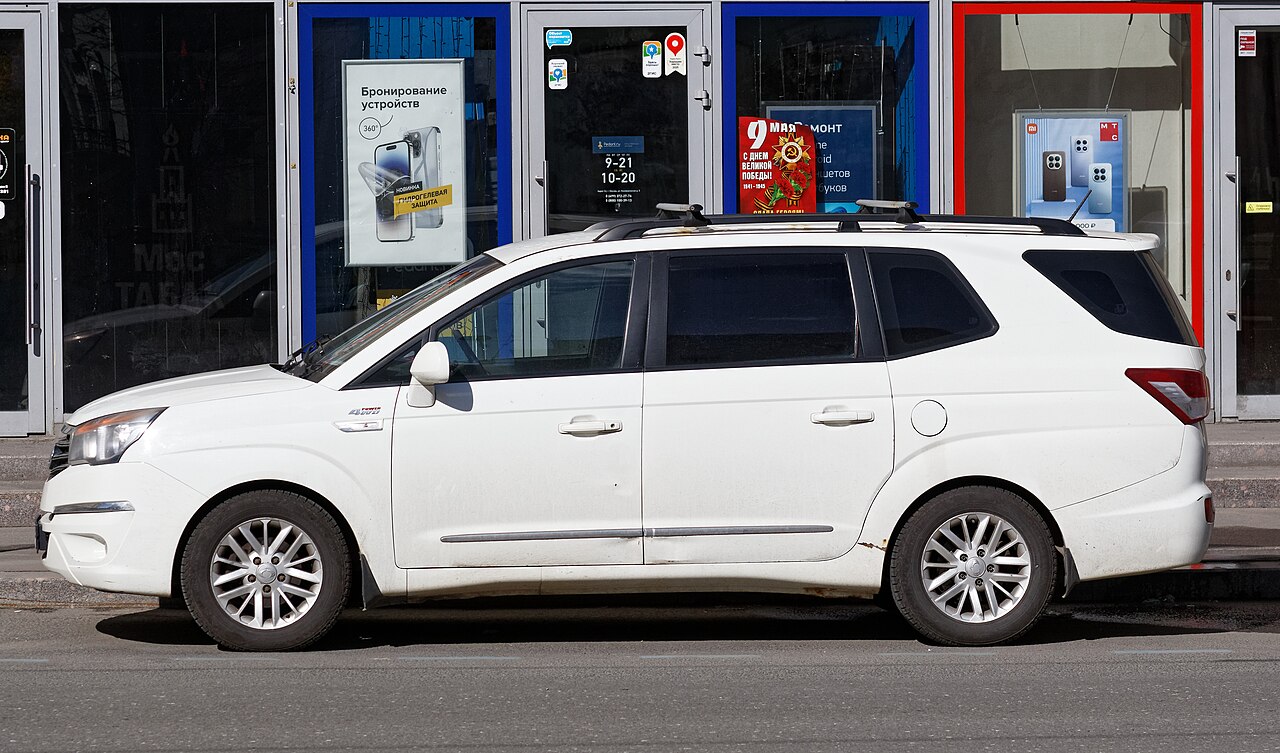 Ssangyong Stavic 2.0 MT ảnh 3