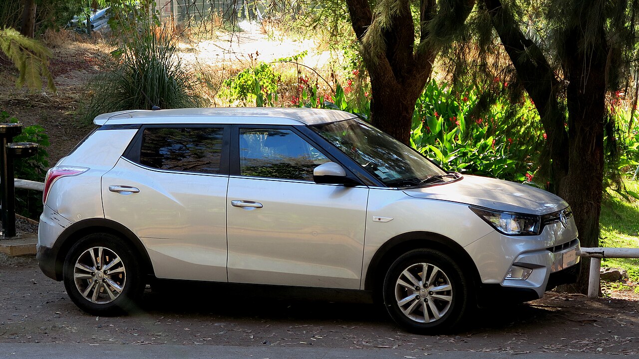 Ssangyong Tivoli 1.6 AT 2WD ảnh 3