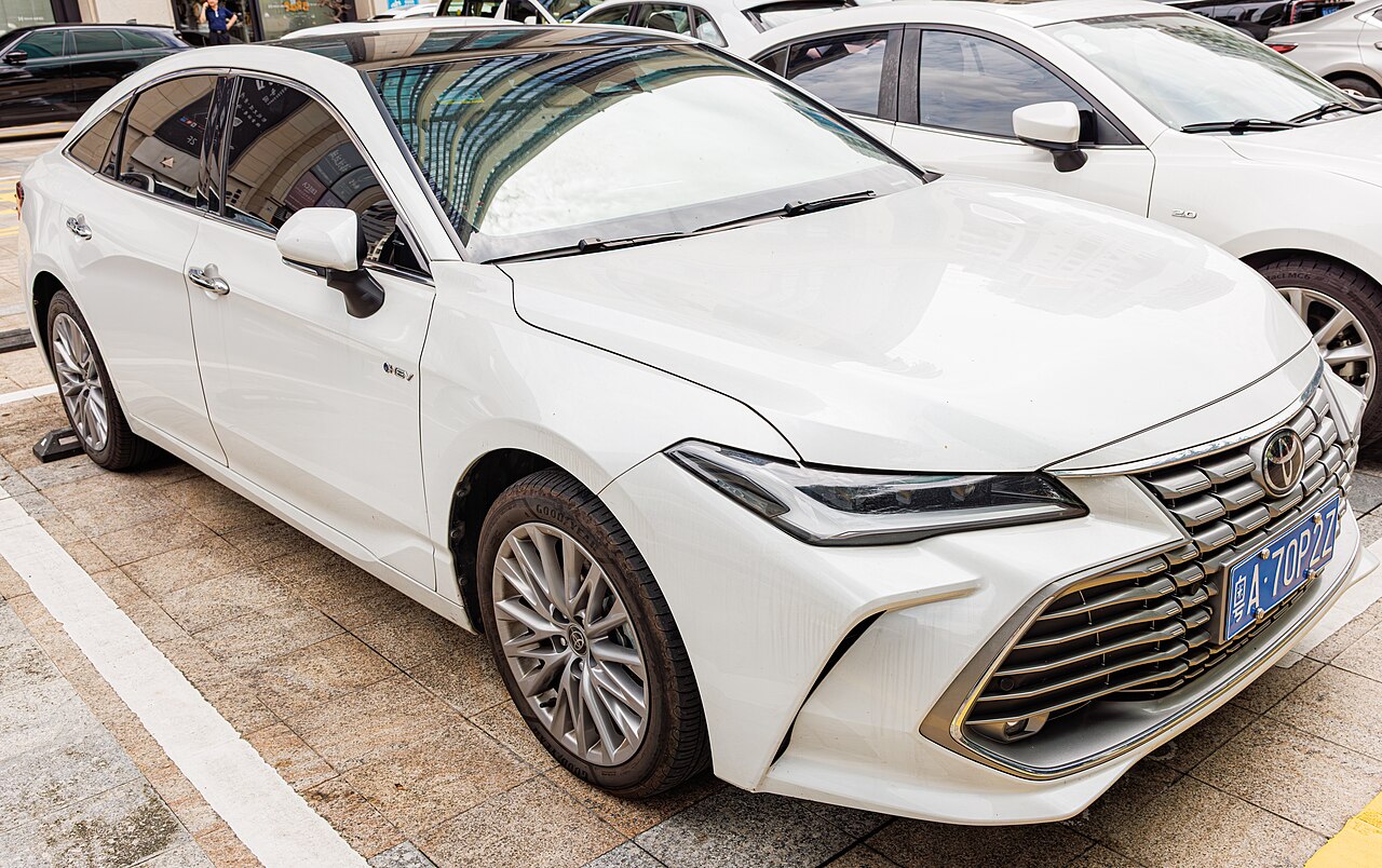 Toyota Avalon Limited Hybrid ảnh 3