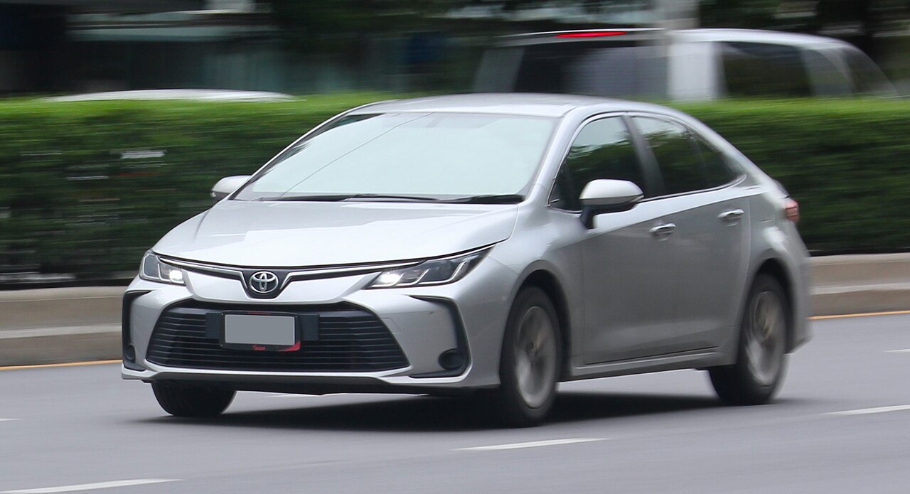 Toyota Corolla altis 1.8E MT ảnh 3