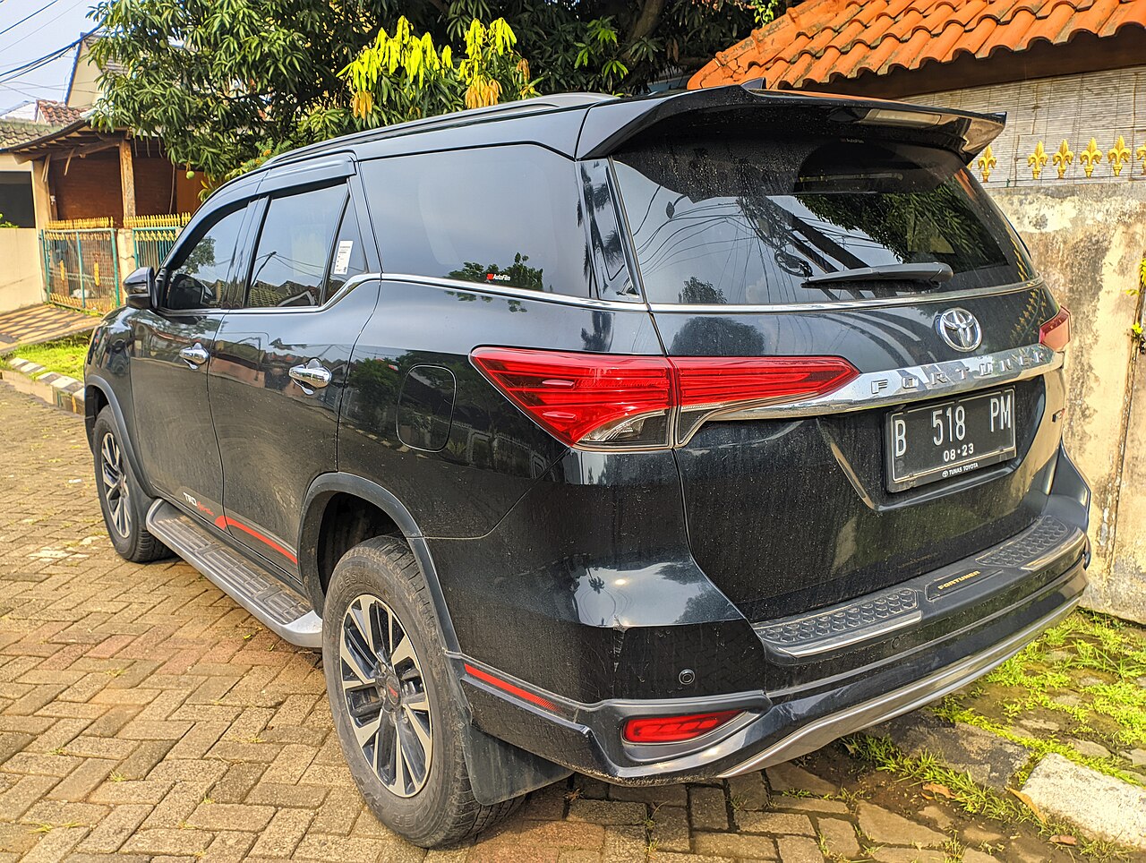 Toyota Fortuner 2.4G 4x2 AT ảnh 2
