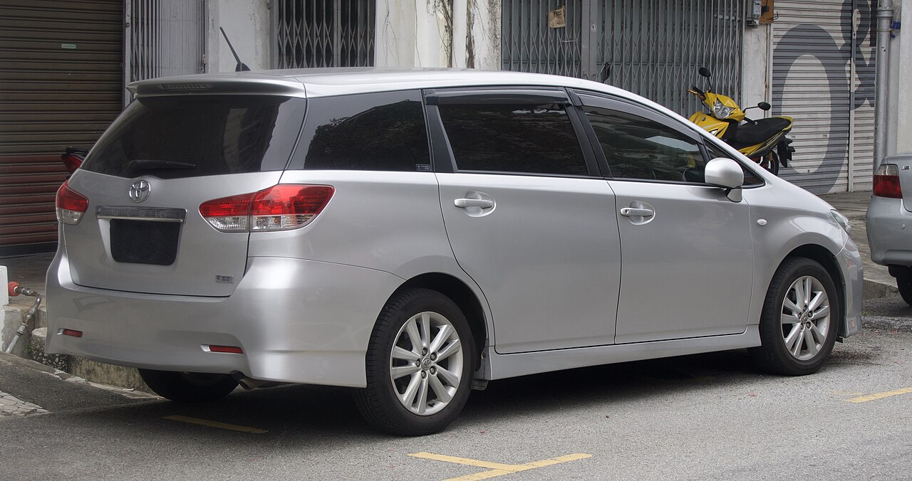 Toyota Wish 2.0 AT ảnh 3