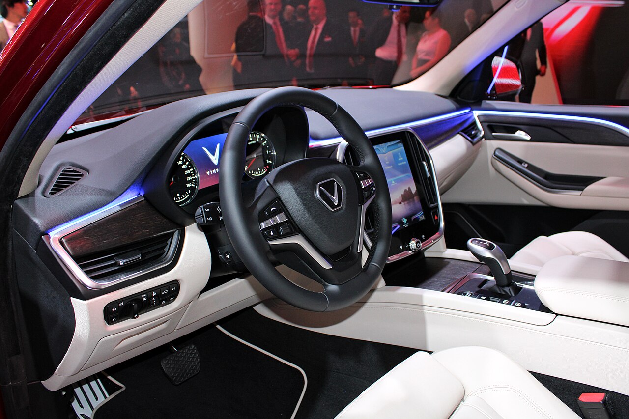 VinFast Lux SA 2.0 Plus 2.0 AT ảnh 3