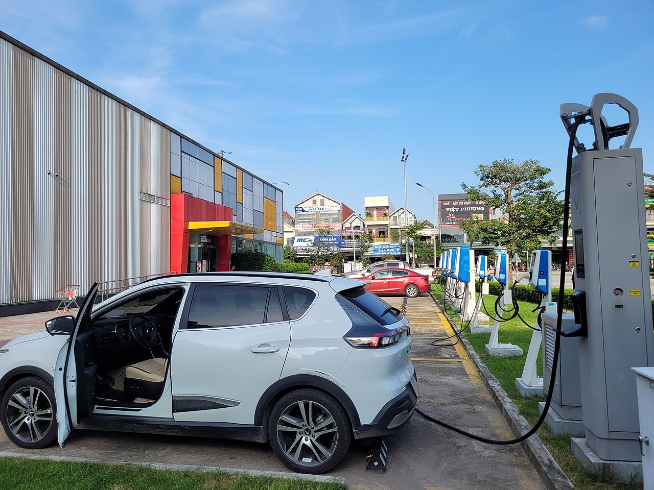 VinFast VF e34 AT ảnh 2