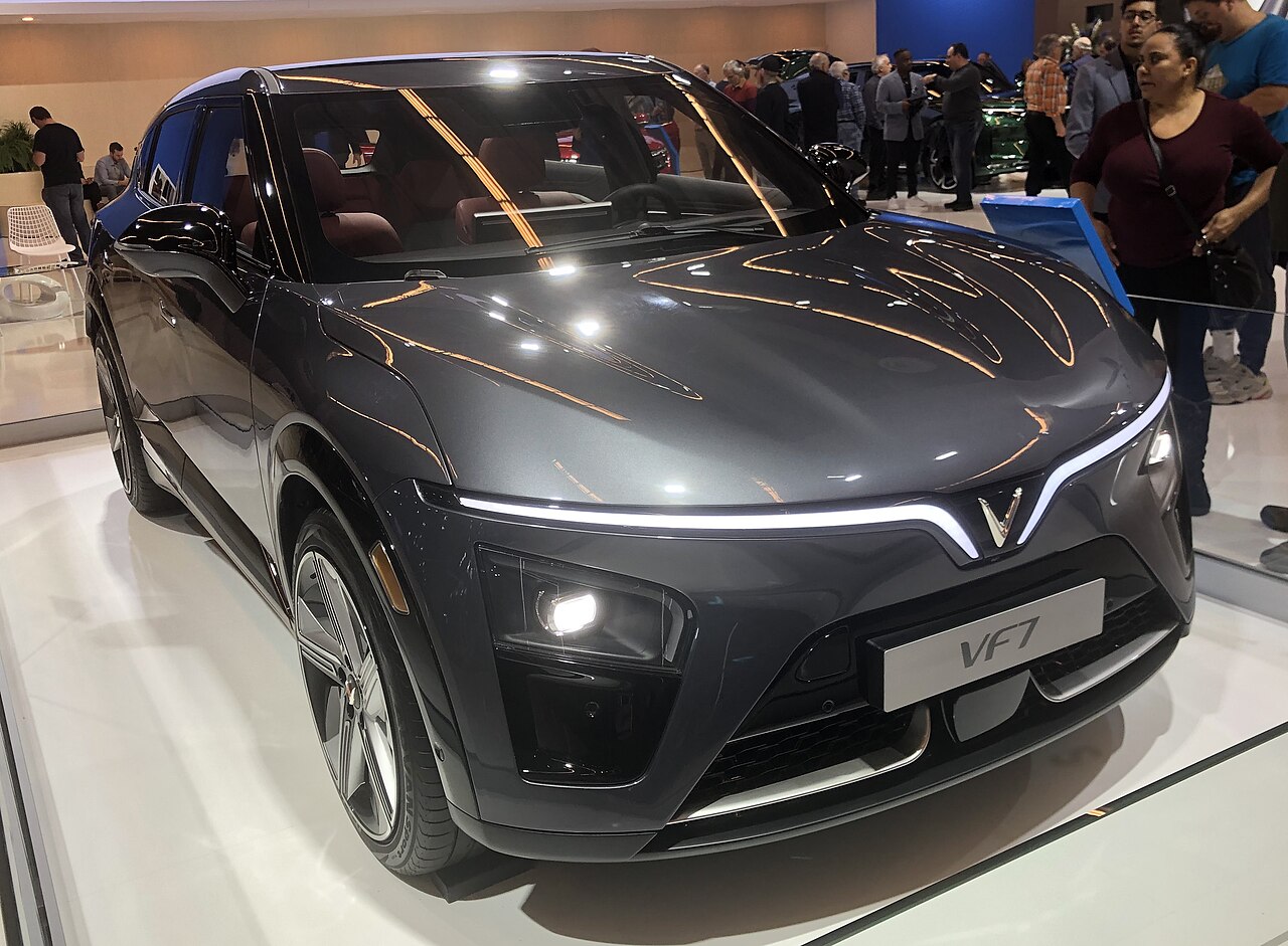 VinFast VF7 Eco